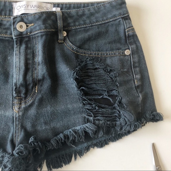 Gypsy Warrior Womens Junior Black Distressed Frayed Cut Off Denim Cutoff Short - Picture 3 of 9